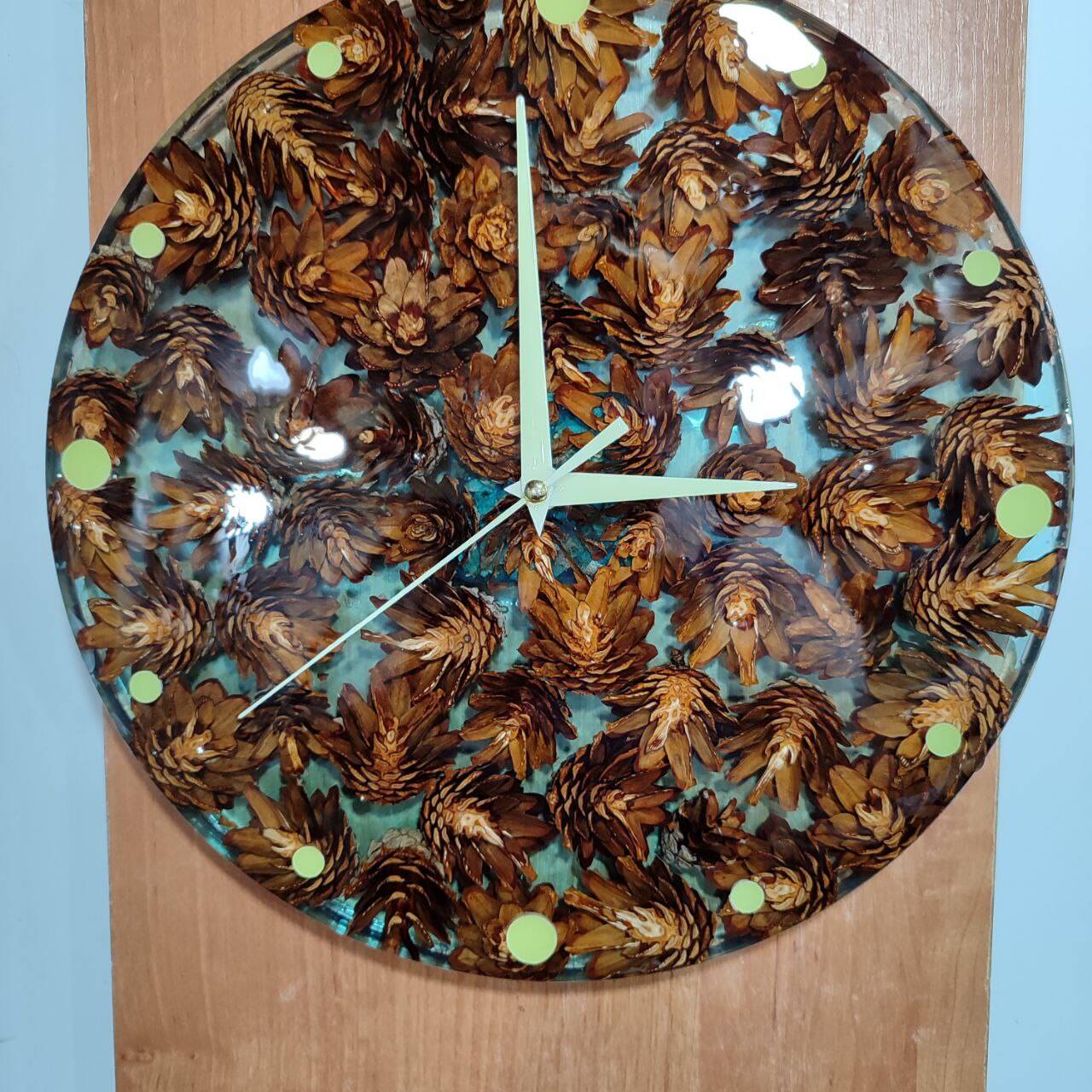 Часы настенные из эпоксидной смолы и сосновых шишек в Саратове фото 7 Для дома и дачи Саратов