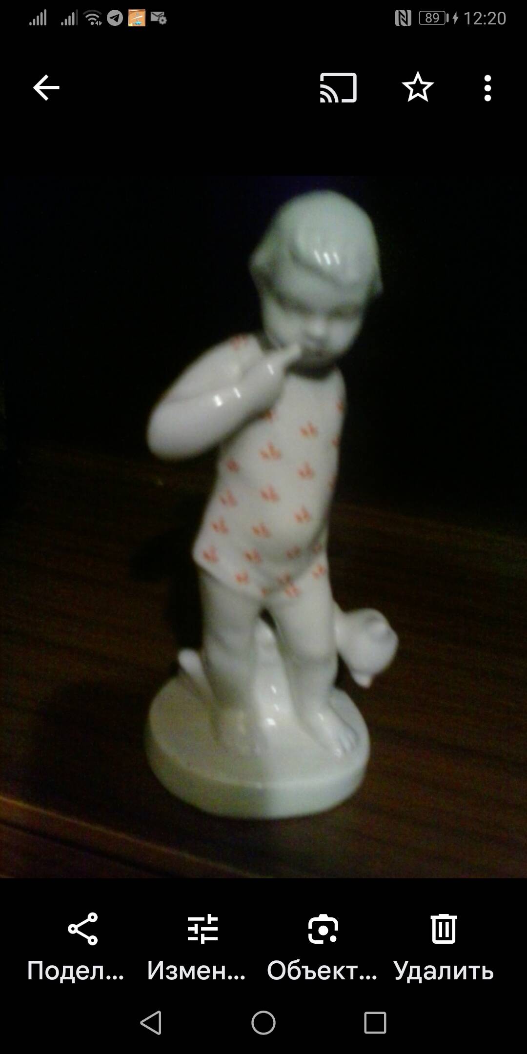 Статуэтки, боченок, рыбки