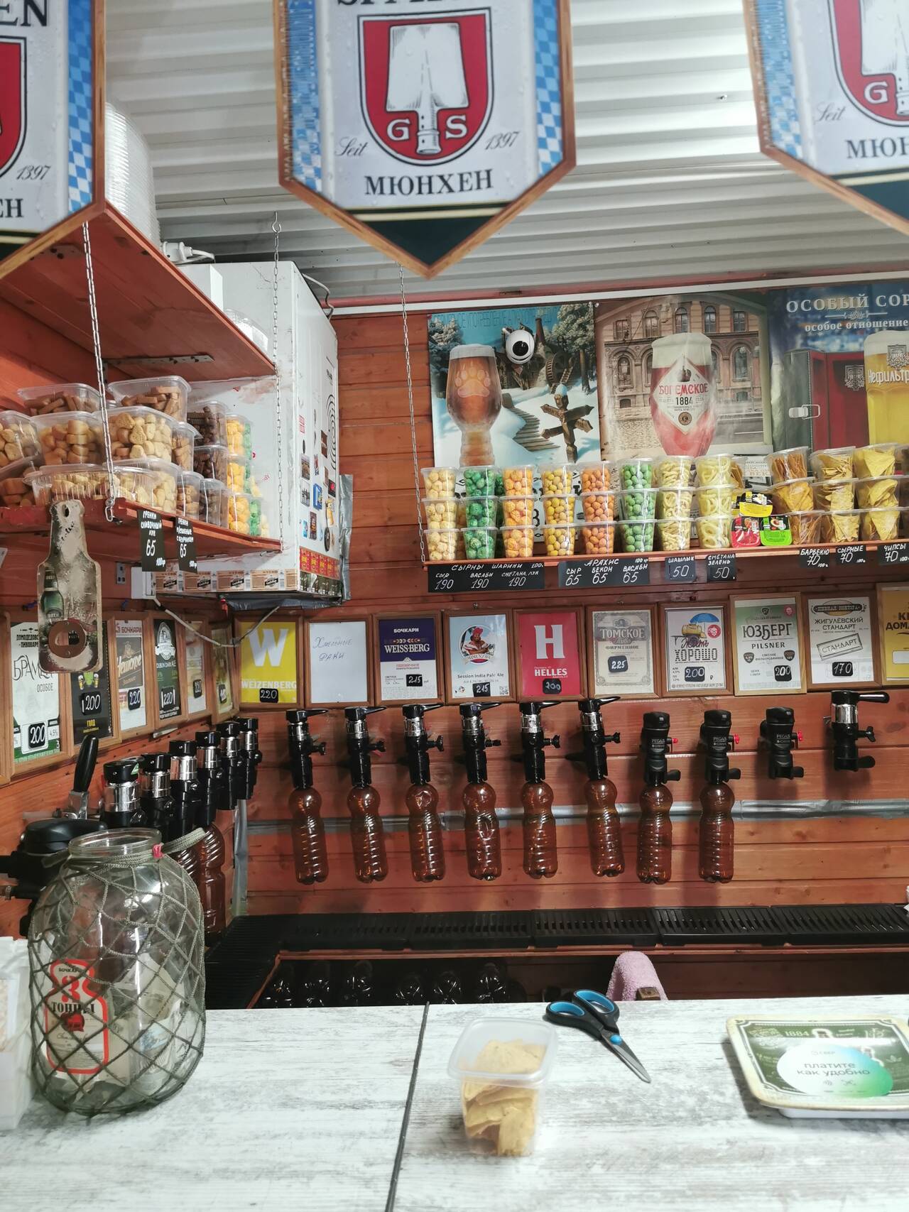 Требуется продавец ответственный в магазин 