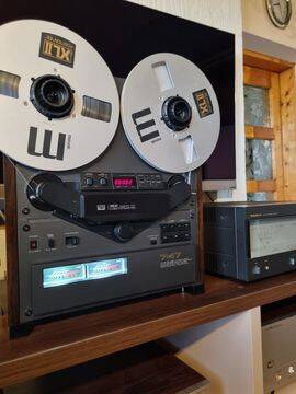 Катушечный магнитофон Акай 747