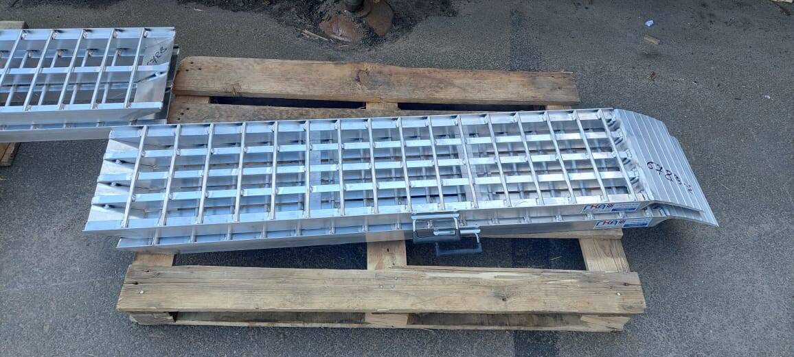 Сходни алюминиевые ГКА 150.30.2/3 Грузоподъёмность до 1700 кг/на пару   в Москве фото 2 Транспорт Москва