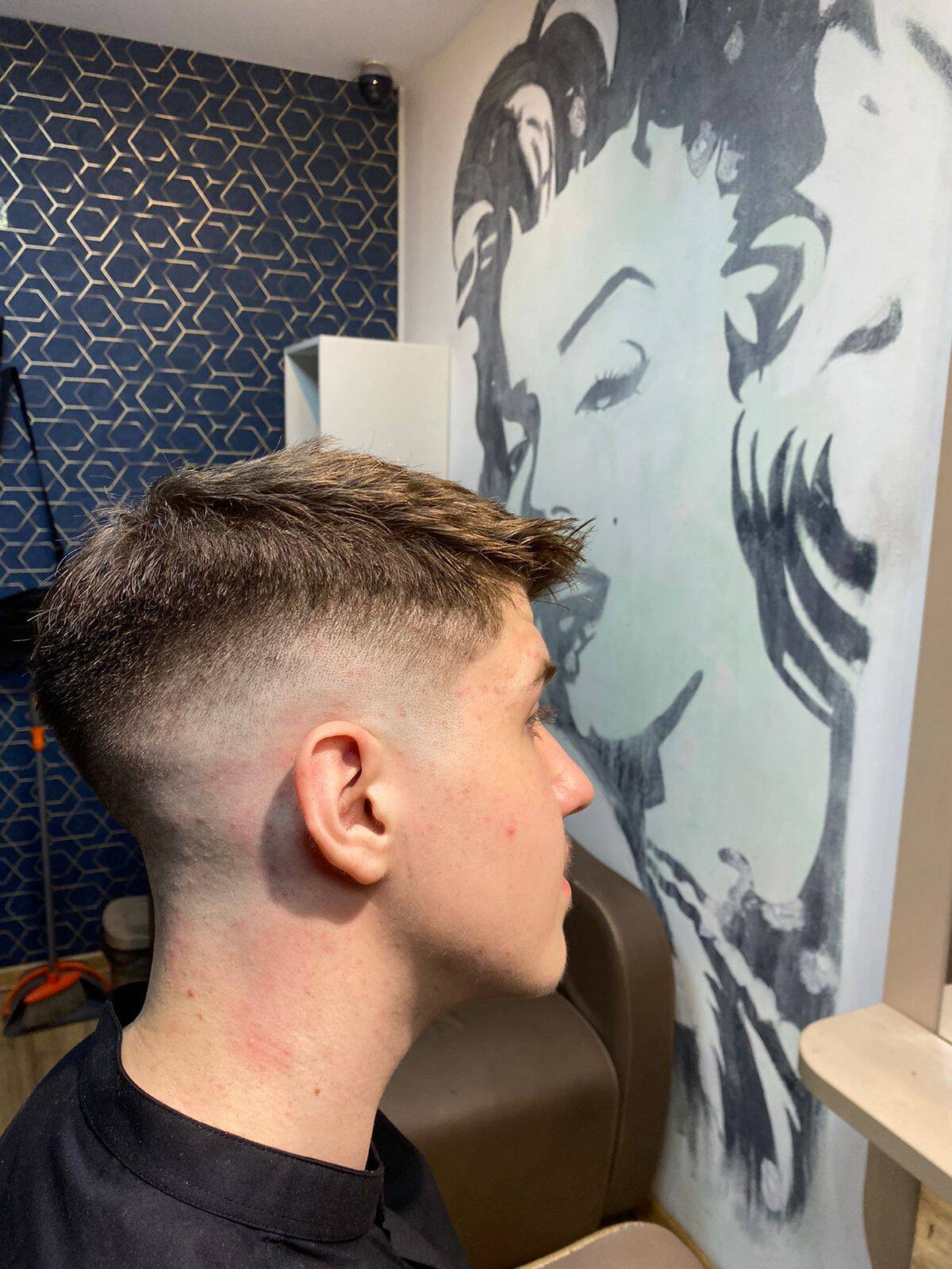 Мужчины для стрижки бесплатно в Москве фото 1 Услуги Москва