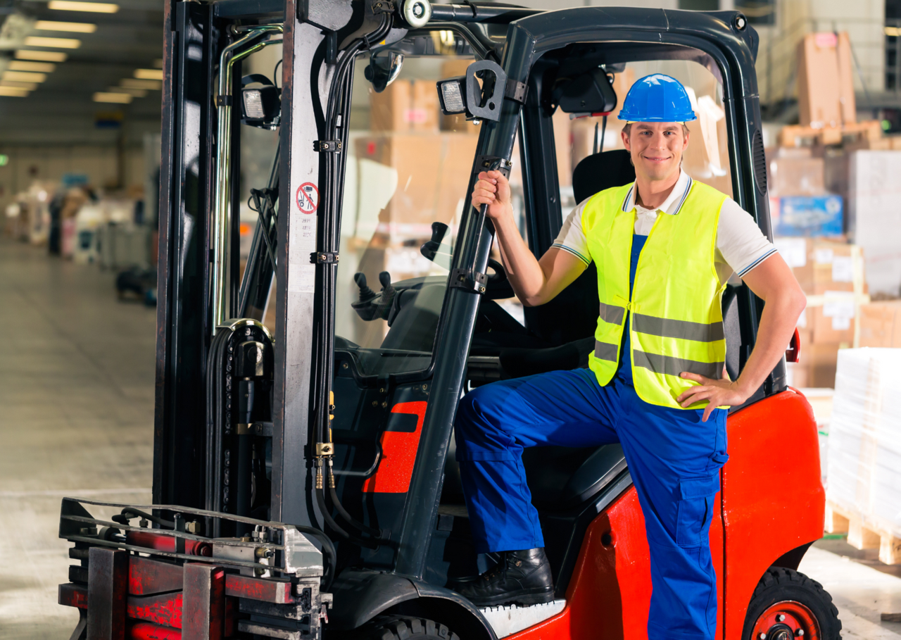 Водитель ричтрака с проживанием в Москве фото 1 Работа Москва