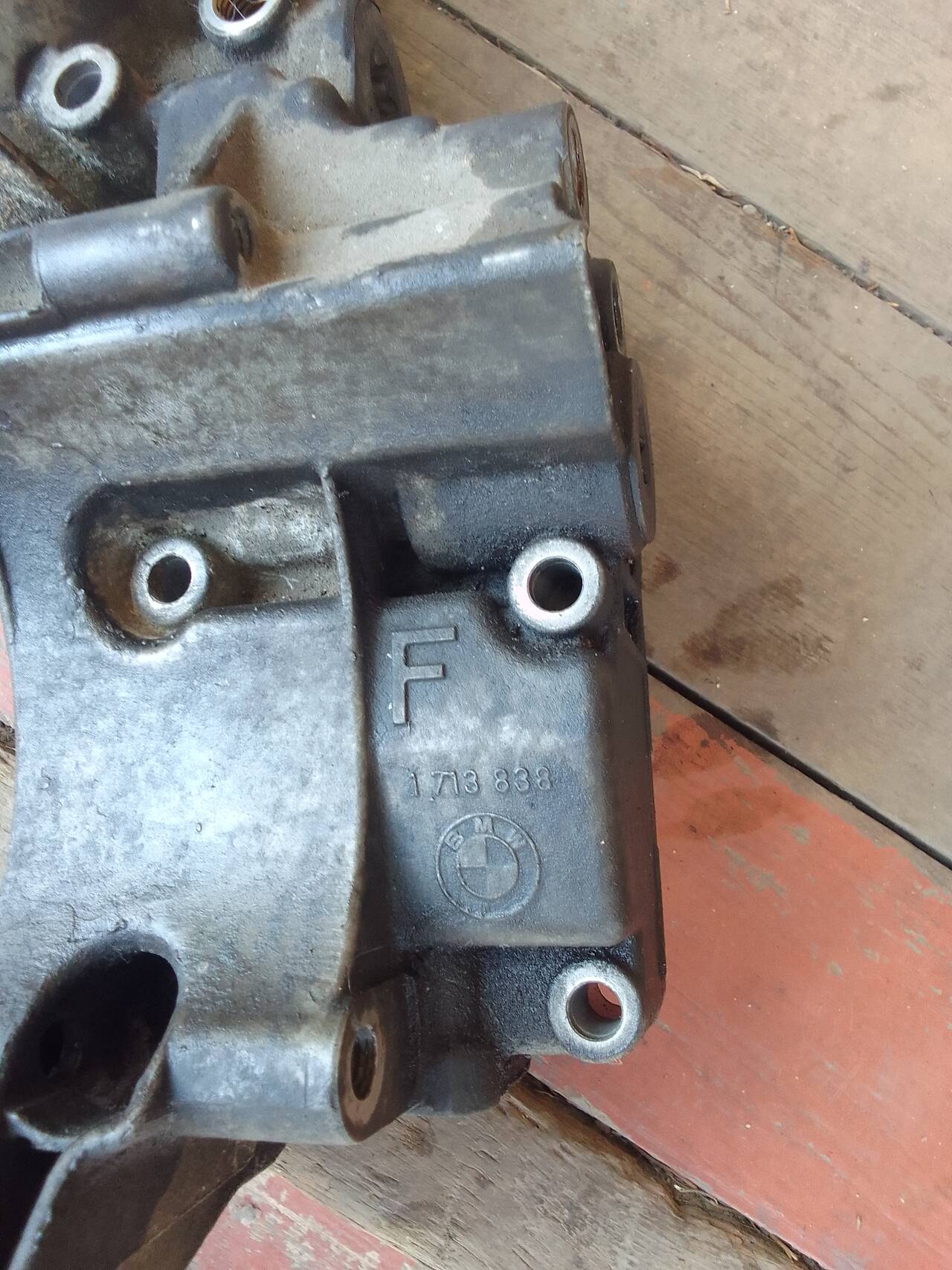 Корпус масляного стакана (фильтра) BMW 11421713838