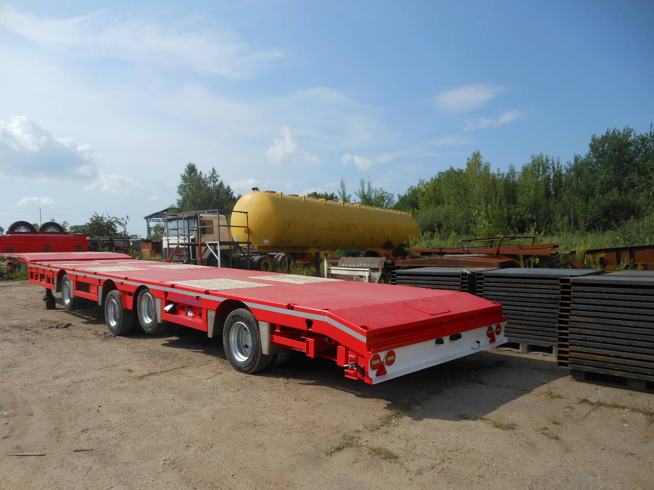 Полуприцеп низкорамный раздвижной