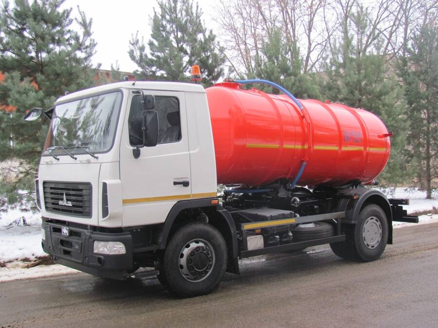 Откачка выгребных ям и дворовых туалетов.