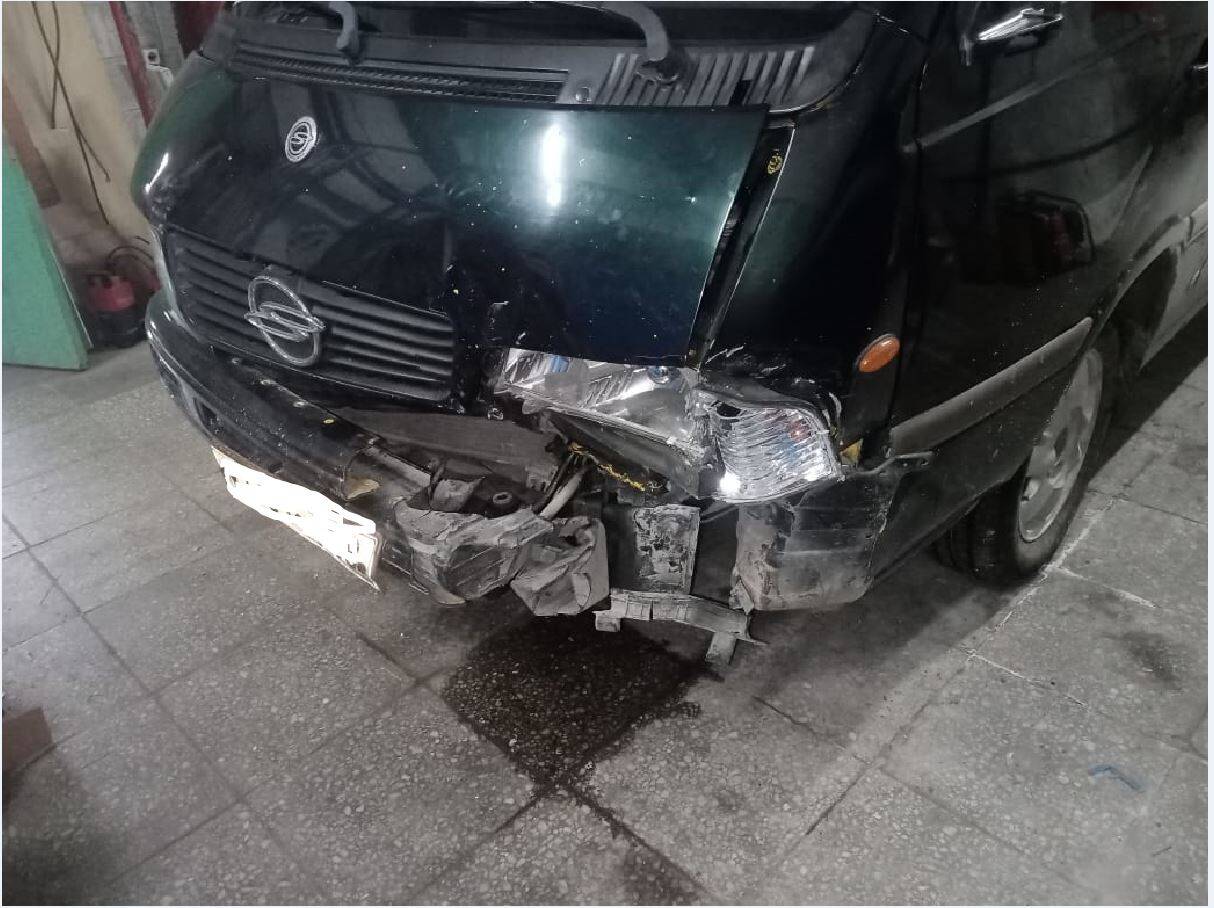 Продается SsangYong Istana 2.9 MT, битый.