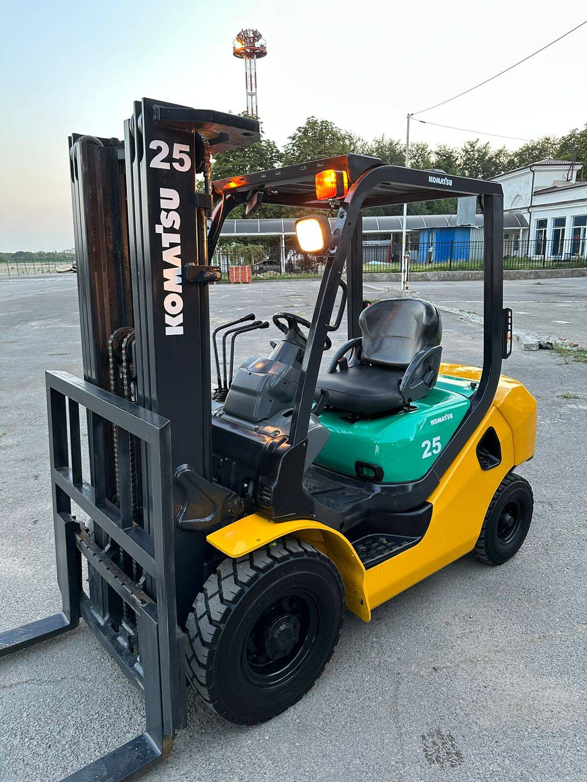 Вилочный погрузчик Komatsu FD25