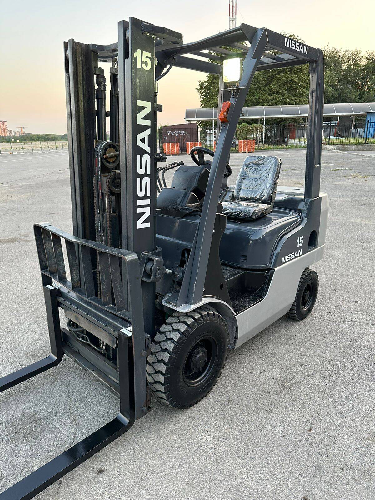 Вилочный погрузчик Nissan FG15