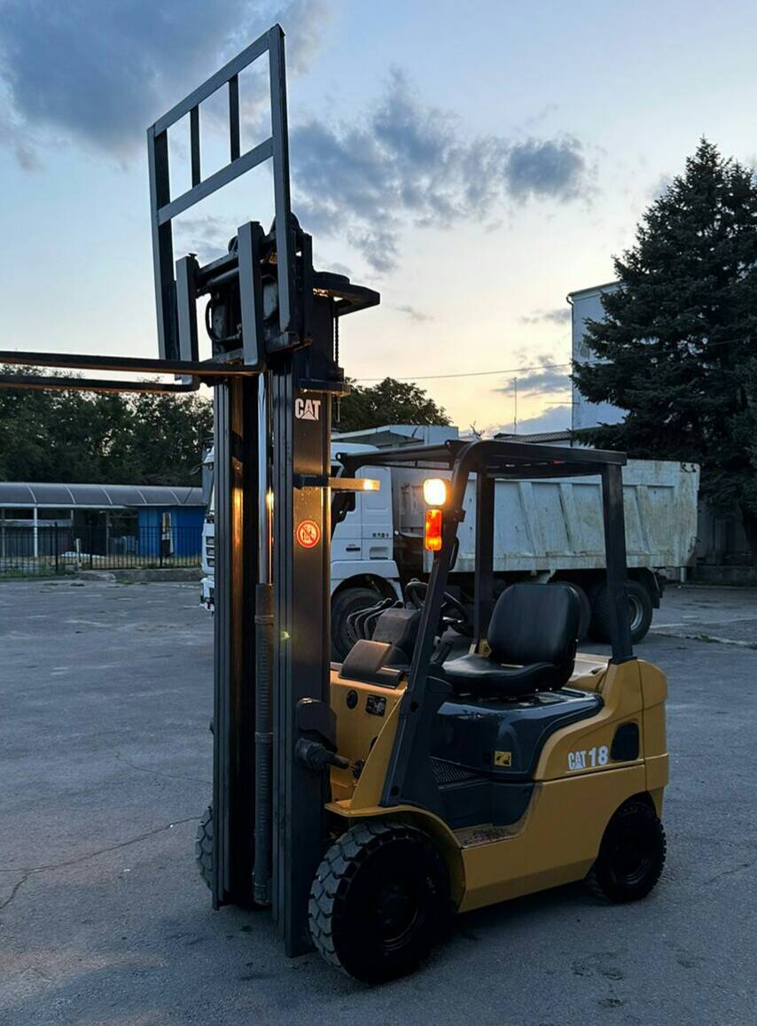Вилочный погрузчик Caterpillar FD18 в Калаче-на-Дону фото 1 Транспорт Калач-на-Дону