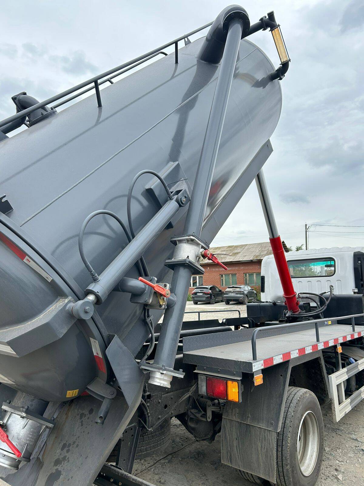 Новые ISUZU ELF 190л.с. илосос ассенизатор