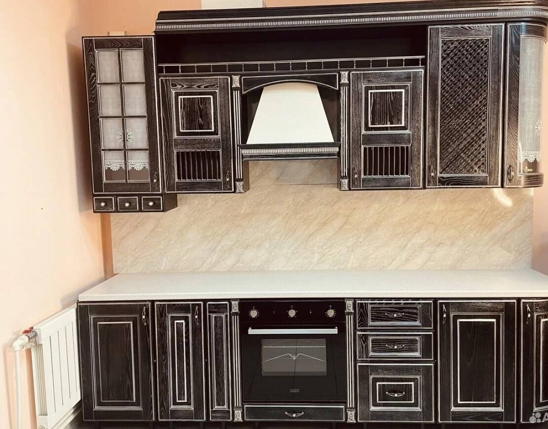 Итальянская кухня из массива дерева с техникой