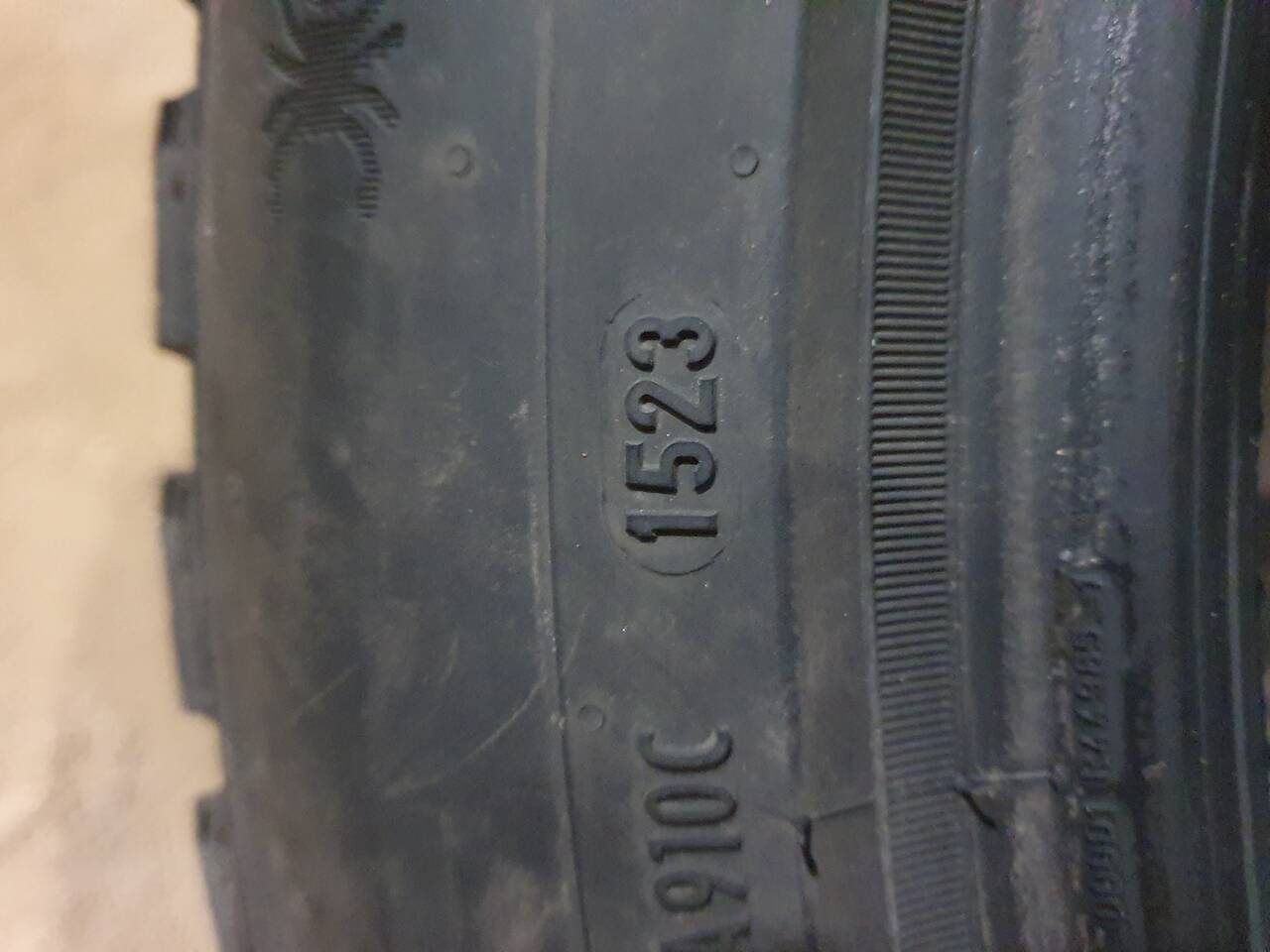 Продаю шины  Pirelli scorpion R20 255/45, шипы в Москве фото 2 Транспорт Москва