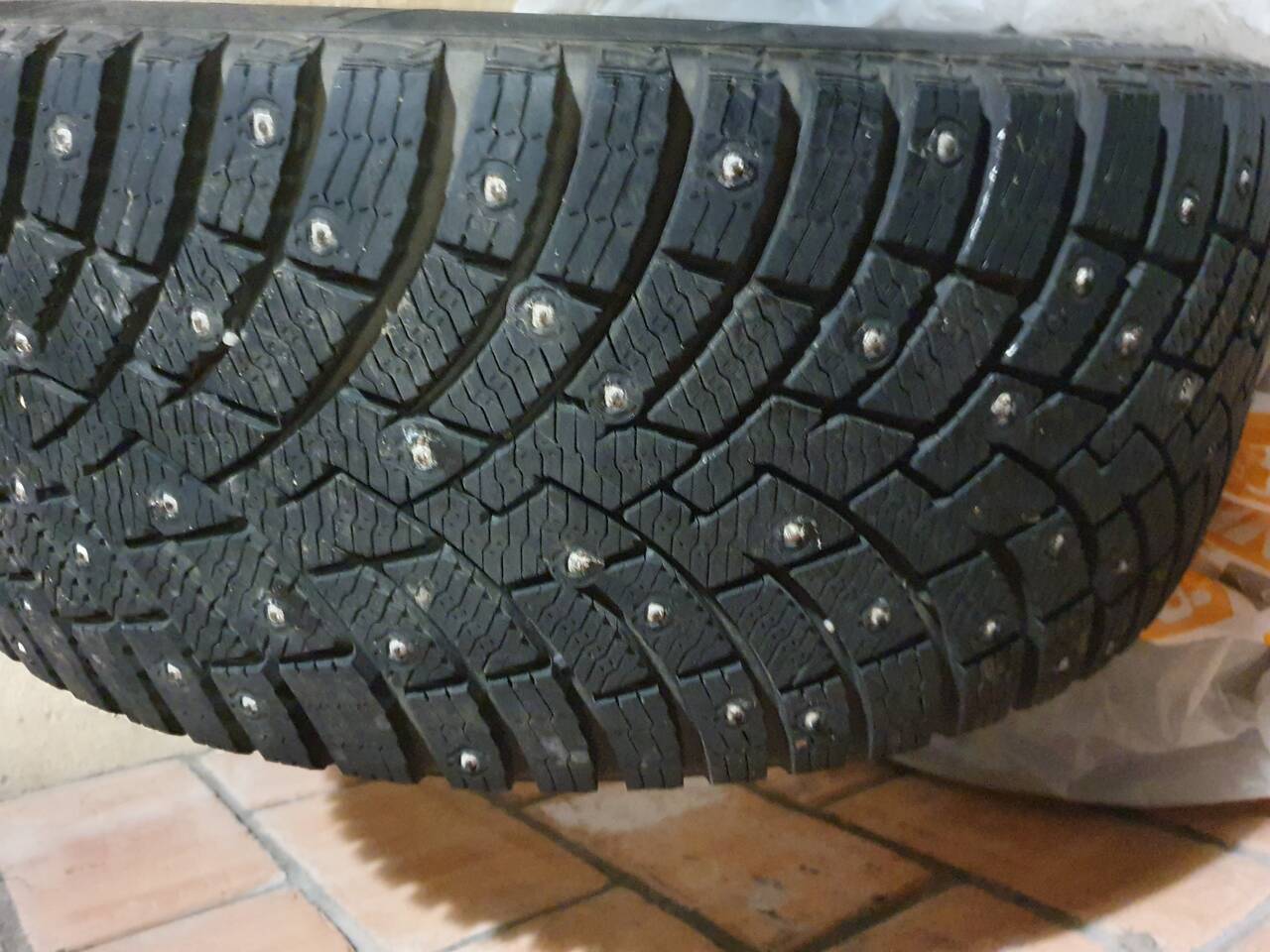 Продаю шины  Pirelli scorpion R20 255/45, шипы в Москве фото 3 Транспорт Москва