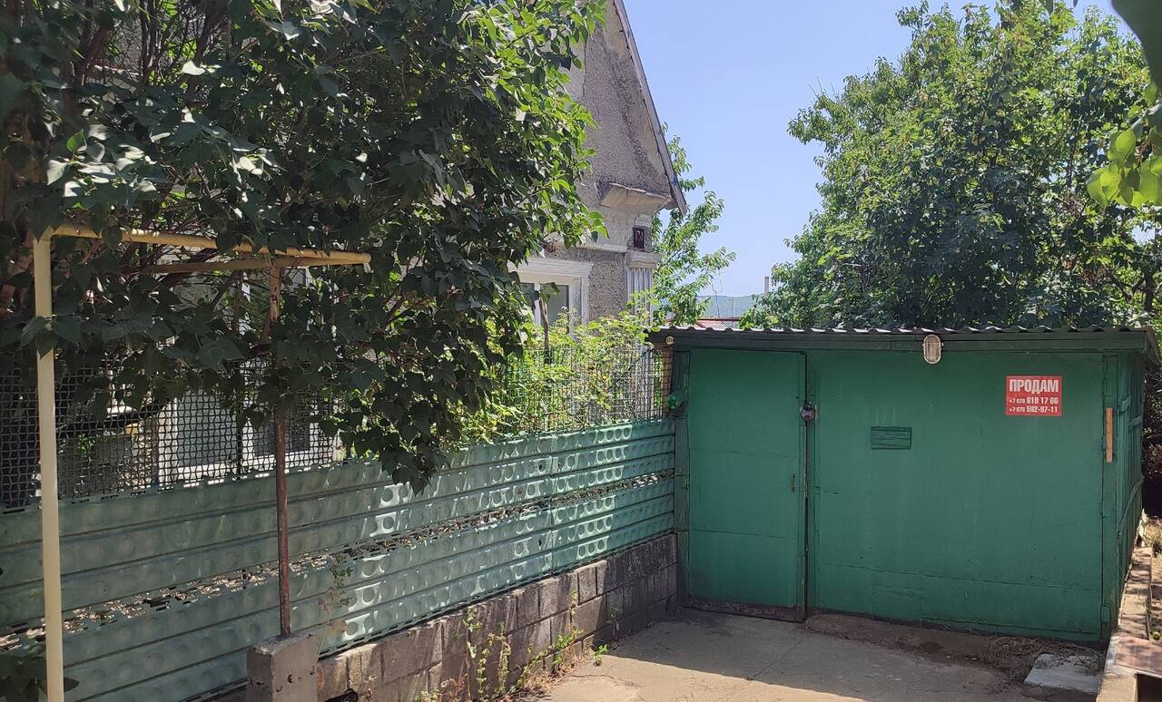 Продается жилой дом в городе Старый Крым ,со всеми удобствами. Продается жилой дом в городе Старый Крым ,со всеми удобствами.