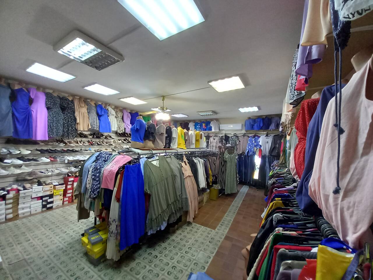 Продается работающий бизнес- торговая площадь + производственное помещение в пгт. Кировское , Крым. в Феодосии фото 4 Недвижимость Феодосия