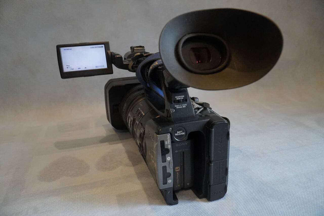 продаю видеокамеру Sony hdr-ax 2000e  в Москве фото 3 Бытовая электроника Москва