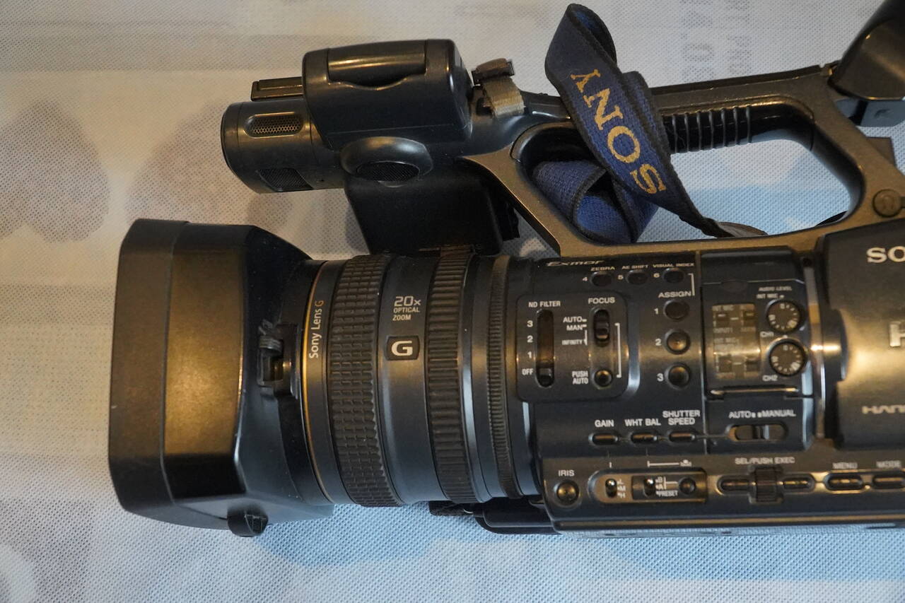 продаю видеокамеру Sony hdr-ax 2000e  в Москве фото 5 Бытовая электроника Москва