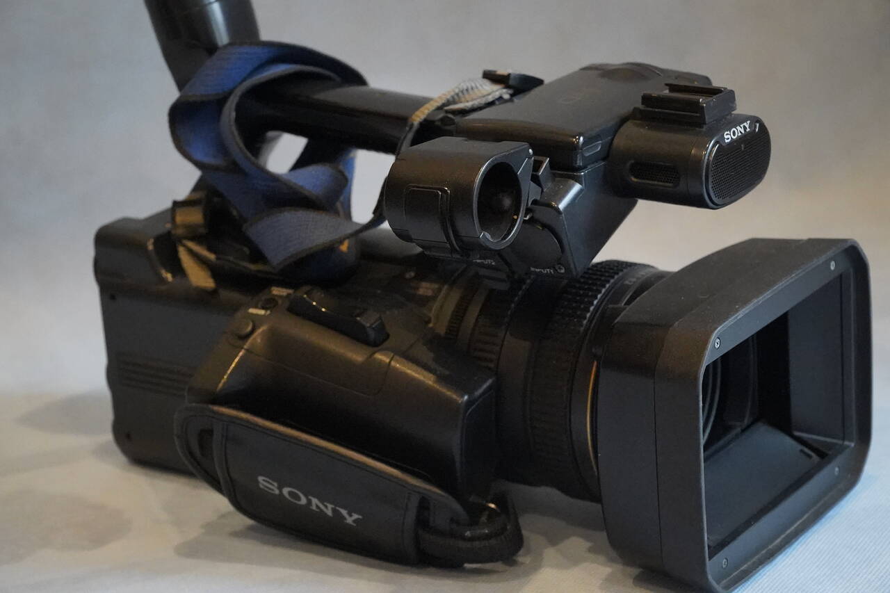 продаю видеокамеру Sony hdr-ax 2000e  в Москве фото 2 Бытовая электроника Москва