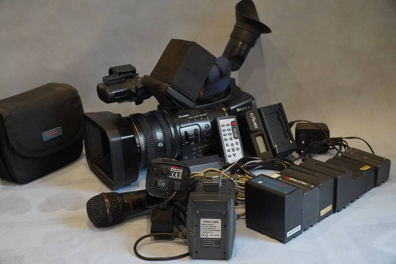 продаю видеокамеру Sony hdr-ax 2000e  в Москве фото 4 Бытовая электроника Москва