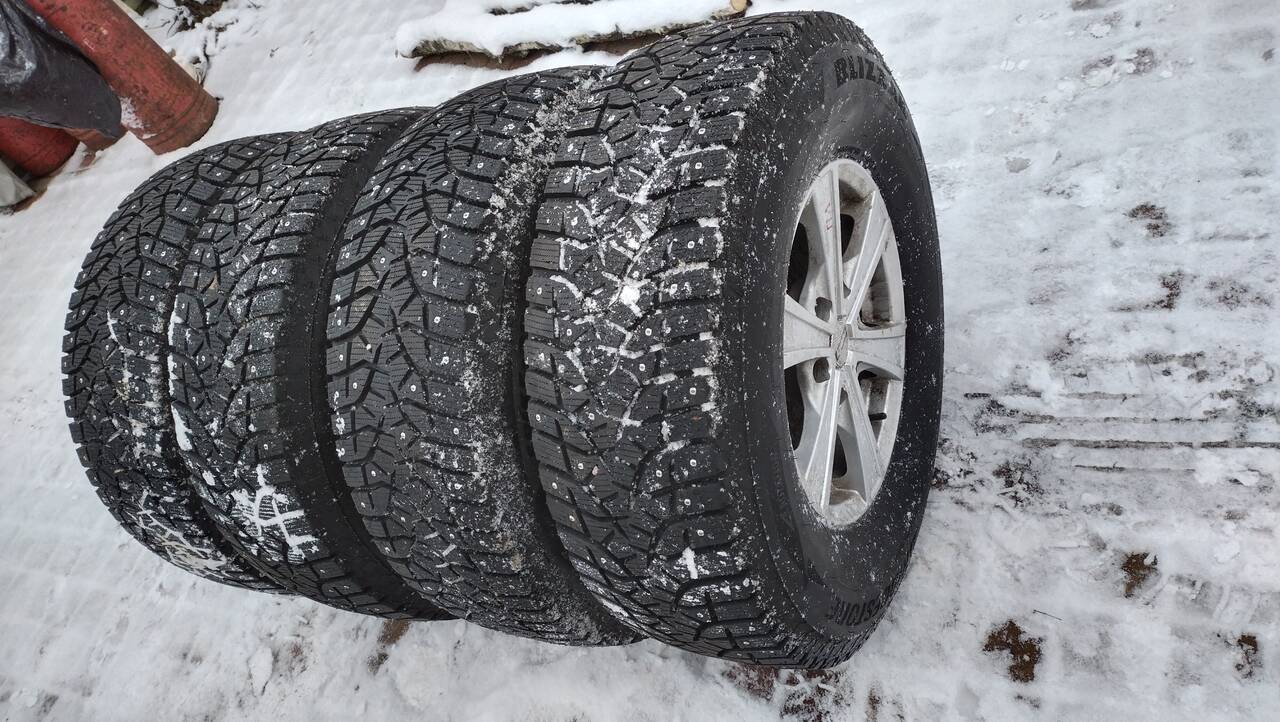Bridgestone Blizzak Spike-02 SUV 265/70 R16 112T Bridgestone Blizzak Spike-02 SUV 265/70 R16 112T