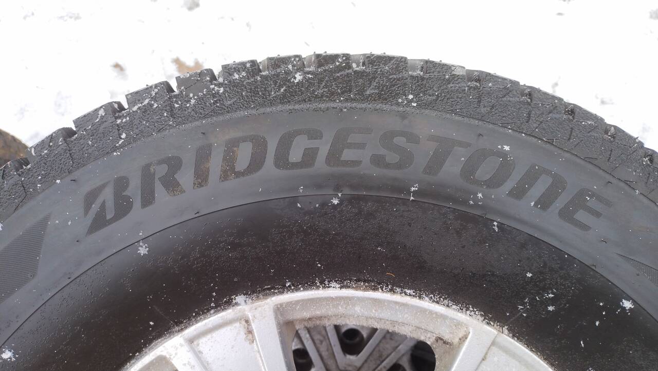 Bridgestone Blizzak Spike-02 SUV 265/70 R16 112T в Санкт-Петербурге фото 5 Транспорт Санкт-Петербург