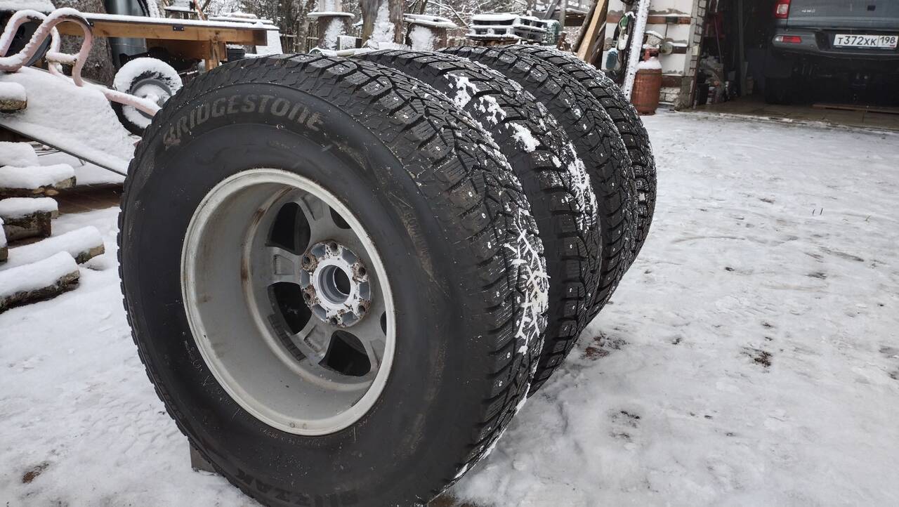 Bridgestone Blizzak Spike-02 SUV 265/70 R16 112T в Санкт-Петербурге фото 3 Транспорт Санкт-Петербург