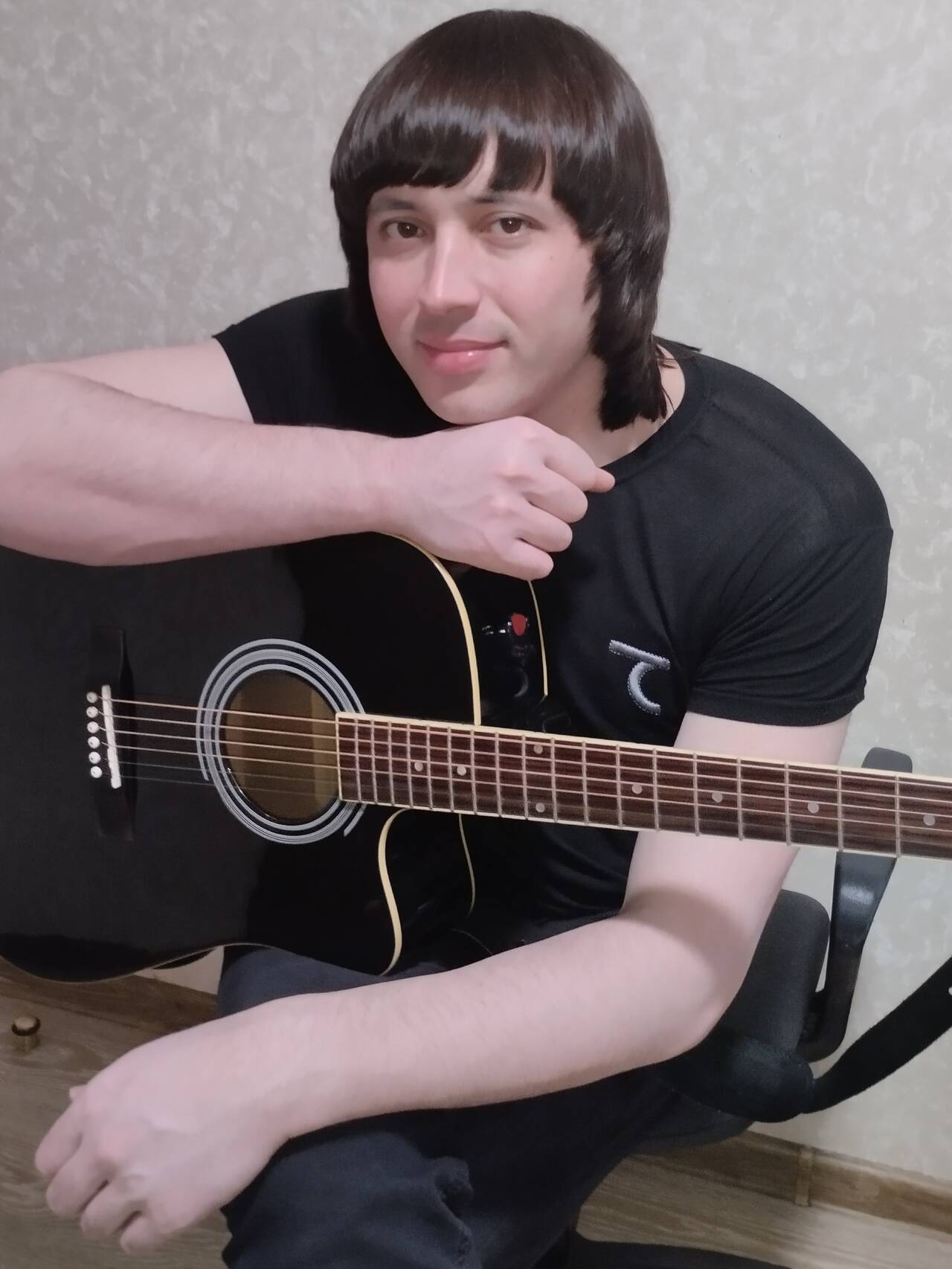 Поёт артист оригинального жанра Мухаммед Фозилов