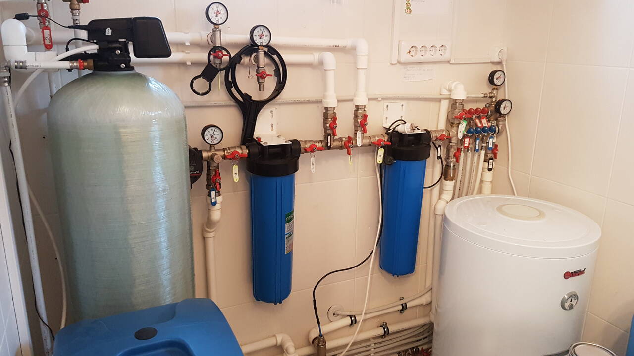 Сервисное обслуживание скважин, телеинспекция, установка насосного оборудования, подъем и замена насосов, сервис и перезасыпка фильтров водоочистки. Бурение скважин на воду.