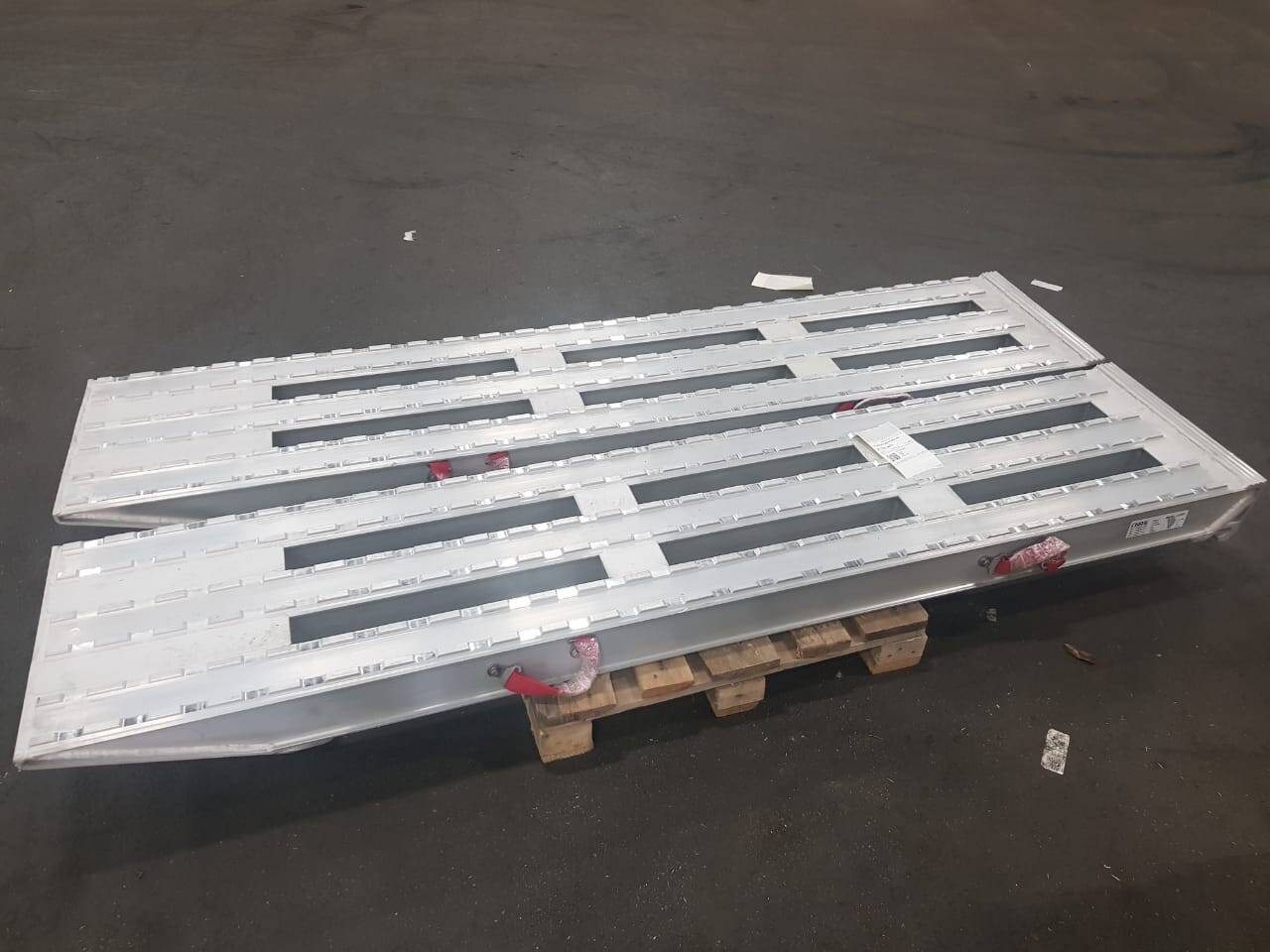 Аппарели алюминиевые для погрузки/разгрузки тяжелой техники. в Москве фото 3 Транспорт Москва Аппарели алюминиевые для погрузки/разгрузки тяжелой техники. в Москве фото 3 Транспорт Москва