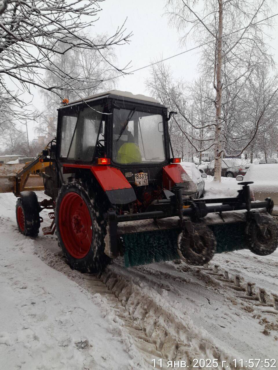 Аренда трактор мтз 82 с щеткой в Санкт-Петербурге фото 5 Услуги Санкт-Петербург