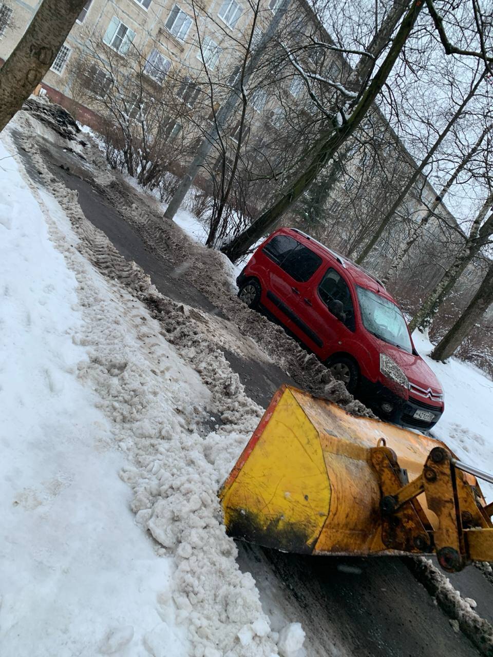 Аренда трактор мтз 82 с щеткой в Санкт-Петербурге фото 2 Услуги Санкт-Петербург