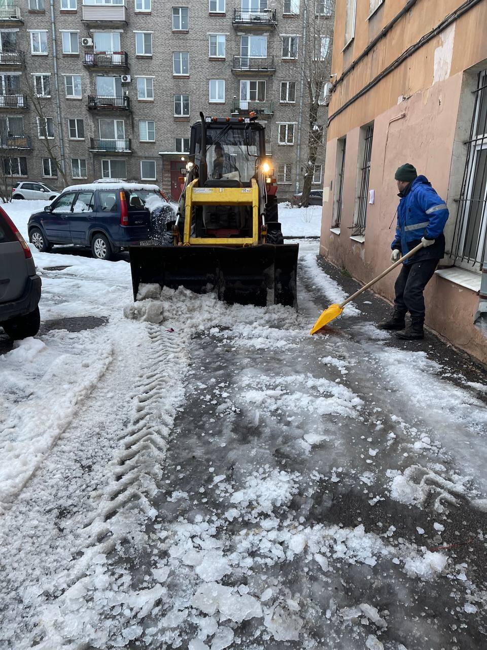 Аренда трактор мтз 82 с щеткой в Санкт-Петербурге фото 3 Услуги Санкт-Петербург