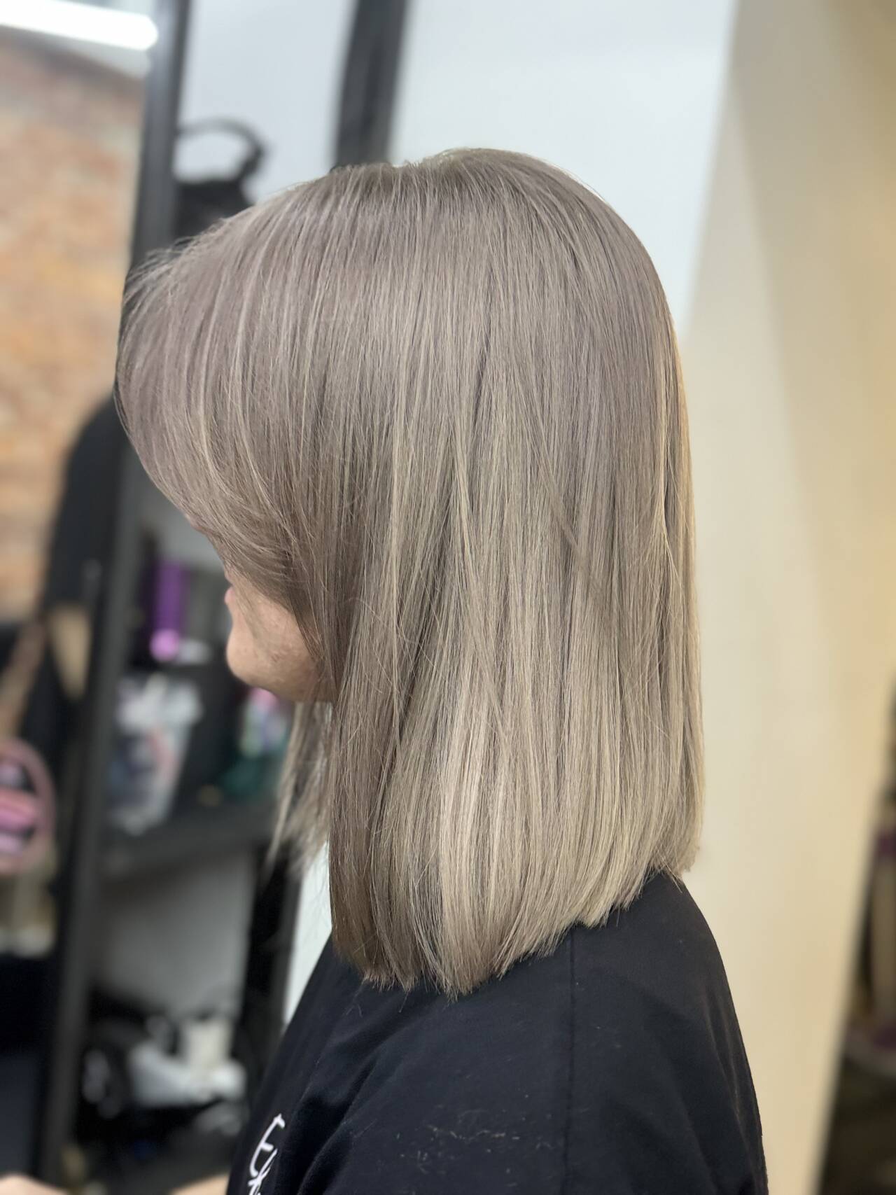 Стилист по волосам 