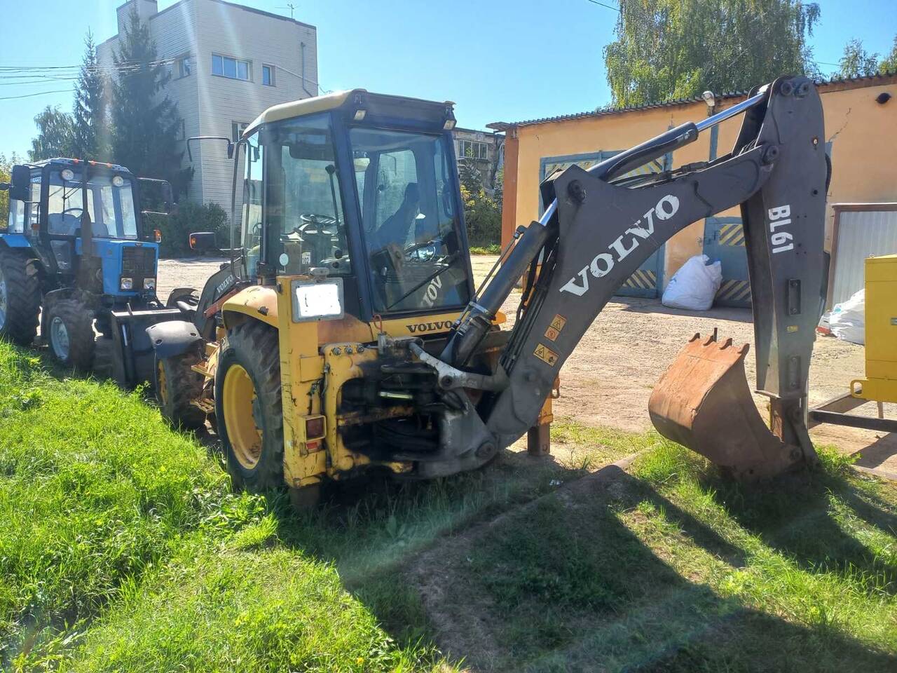 Продается экскаватор-погрузчик Volvo BL61