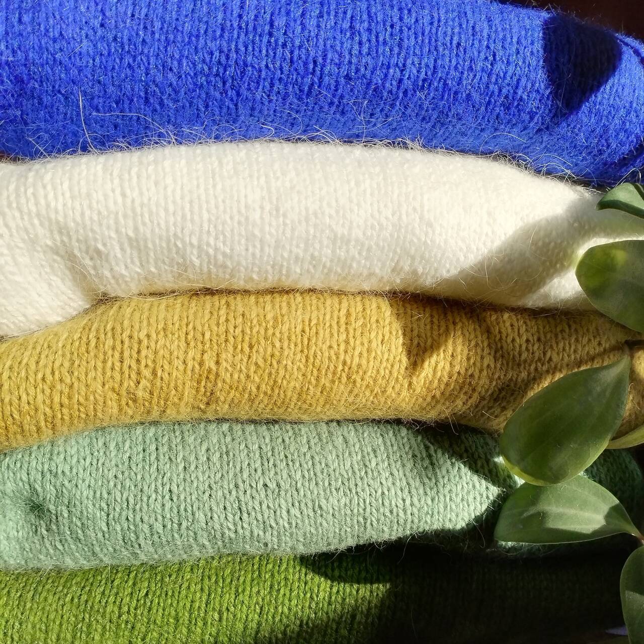 Продаю свитер связанный спицами из пух норки