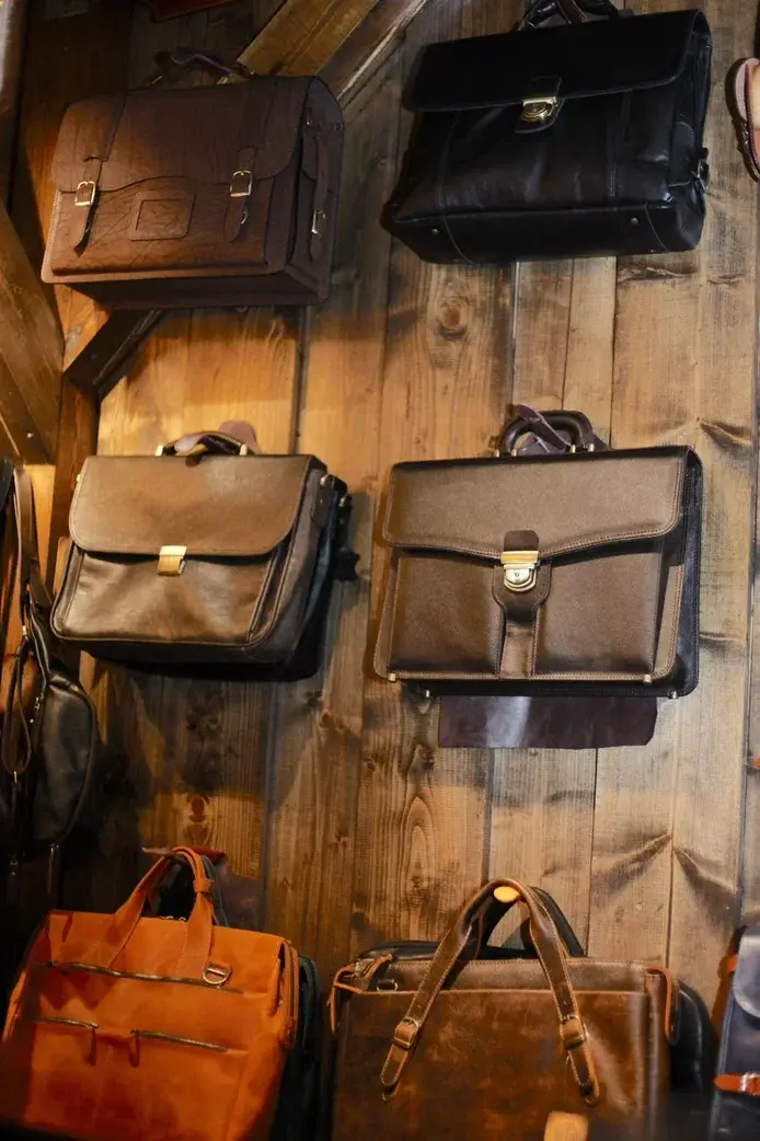 Швея по коже на собственное производство в Санкт-Петербурге фото 7 Работа Санкт-Петербург