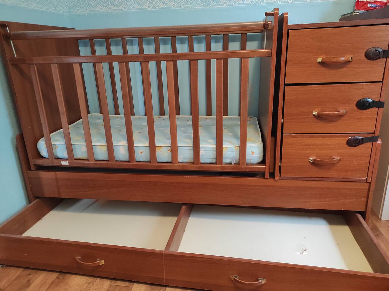 Детская кроватка с маятником во Всеволожске фото 3 Личные вещи Всеволожск