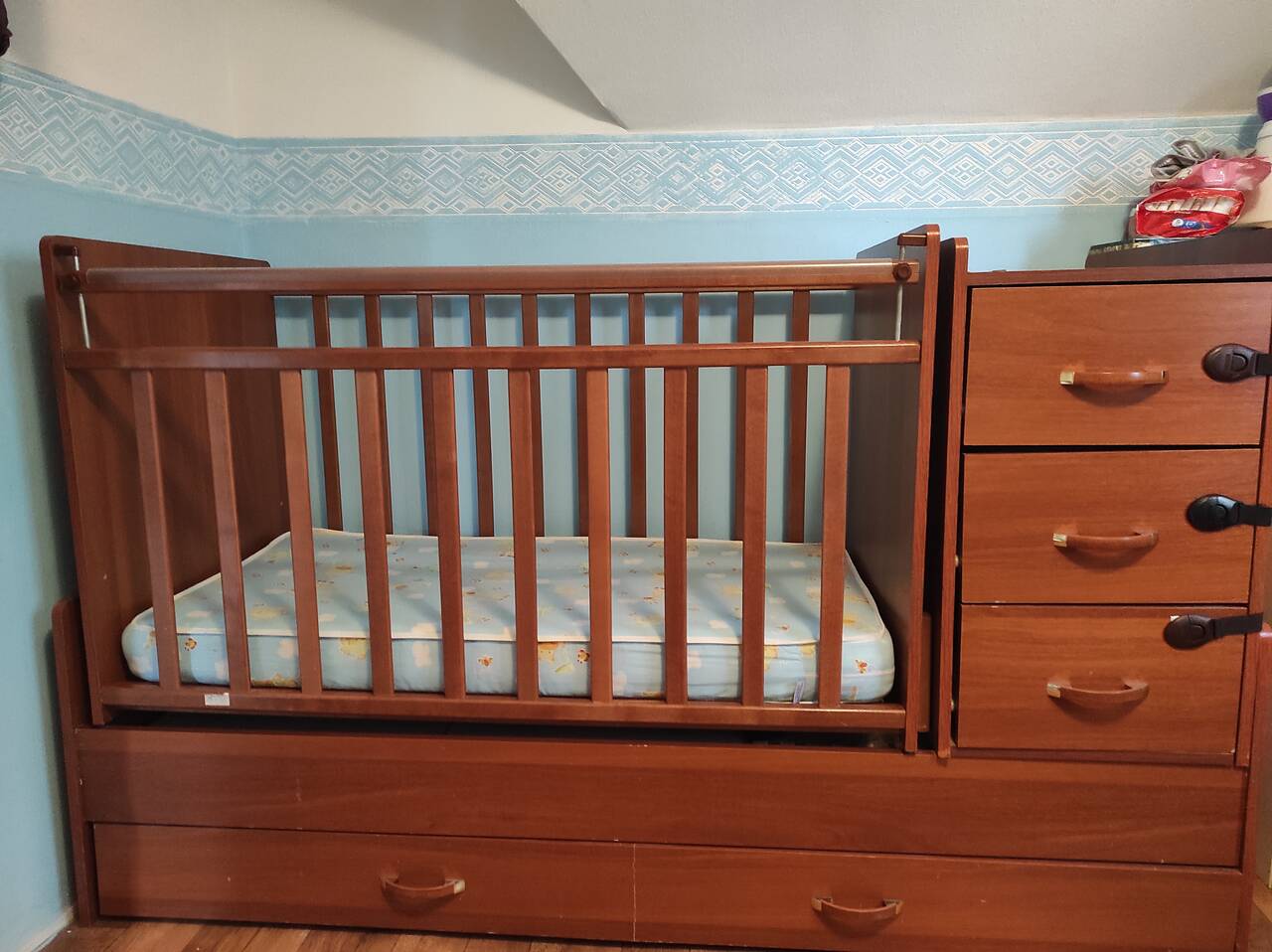 Детская кроватка с маятником во Всеволожске фото 4 Личные вещи Всеволожск
