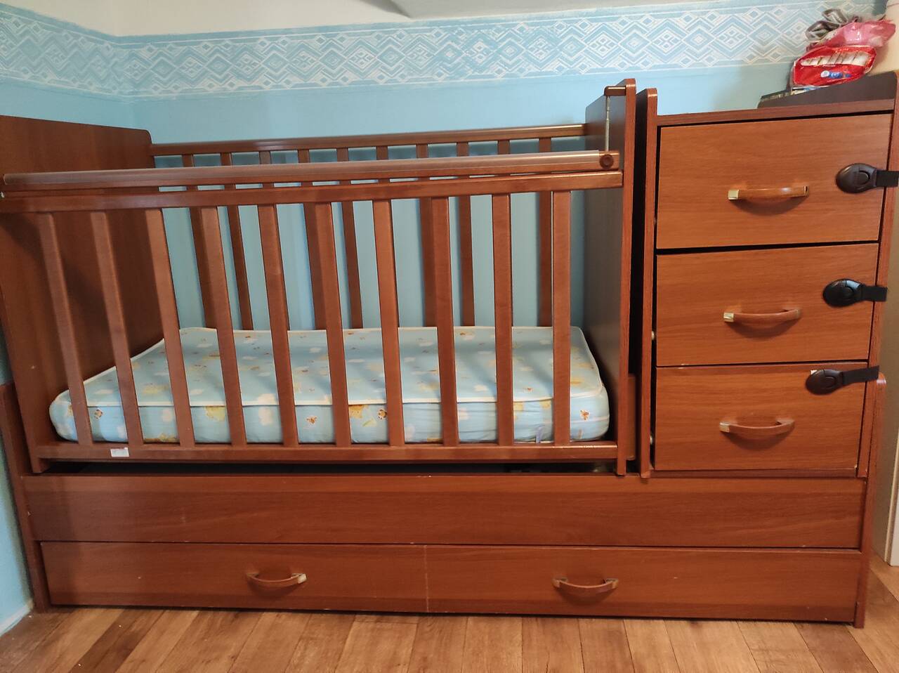 Детская кроватка с маятником во Всеволожске фото 2 Личные вещи Всеволожск