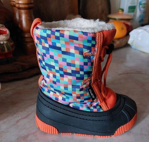 Сноубутсы Gusti для детей сделаны из водоотталкивающего прочного материала.  в Москве фото 2 Личные вещи Москва