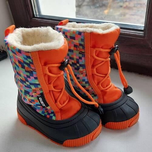 Сноубутсы Gusti для детей сделаны из водоотталкивающего прочного материала. Сноубутсы Gusti для детей сделаны из водоотталкивающего прочного материала.