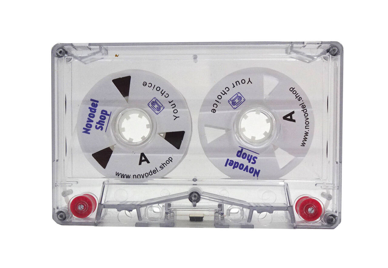 Шикарная аудиокассета "Novodel Shop" c белыми боббинками в Санкт-Петербурге фото 4 Бытовая электроника Санкт-Петербург