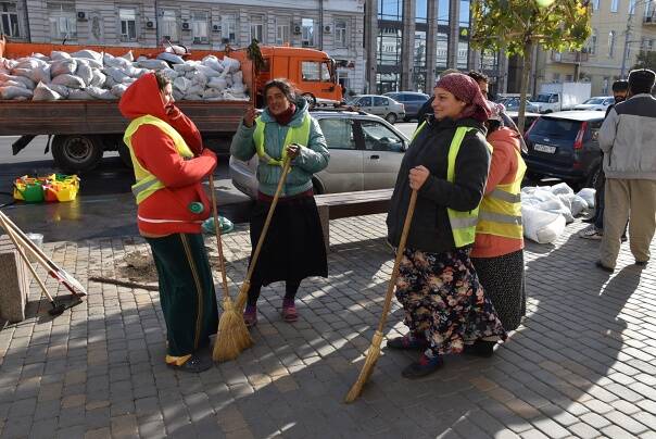 В Ростов на Дону требуются дворники с прожаванием