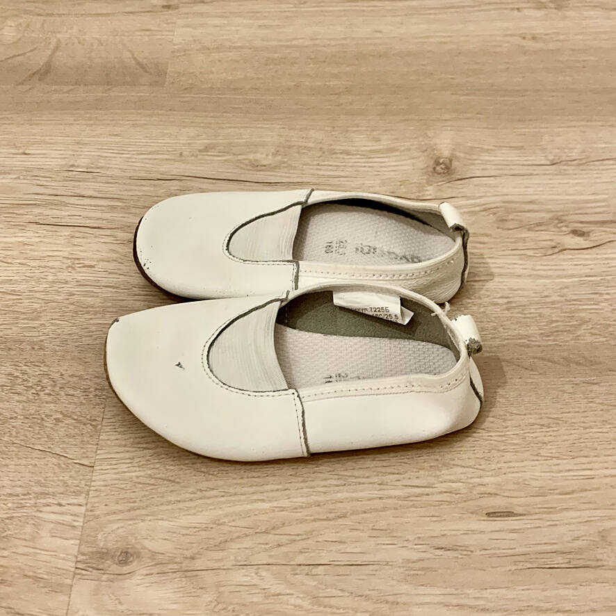 Белые чешки для девочки, размер - 25,5 в Санкт-Петербурге фото 7 Личные вещи Санкт-Петербург