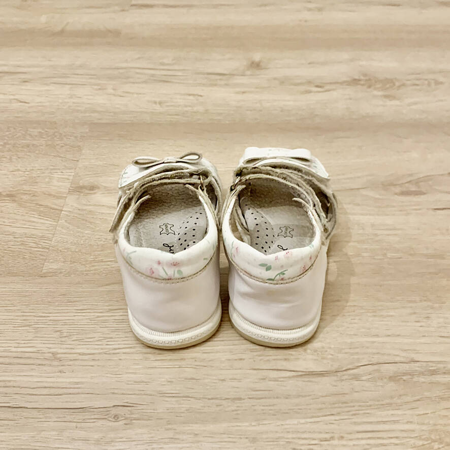 Детские белые сандалии для девочек, 25 размер в Санкт-Петербурге фото 4 Личные вещи Санкт-Петербург