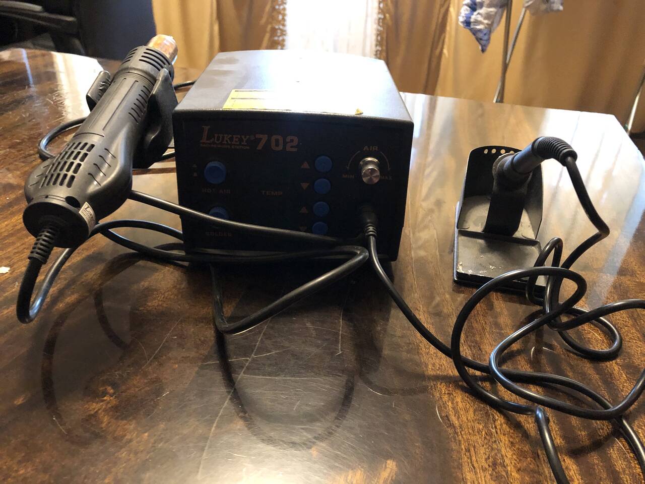 Паяльная станция Lukey 702