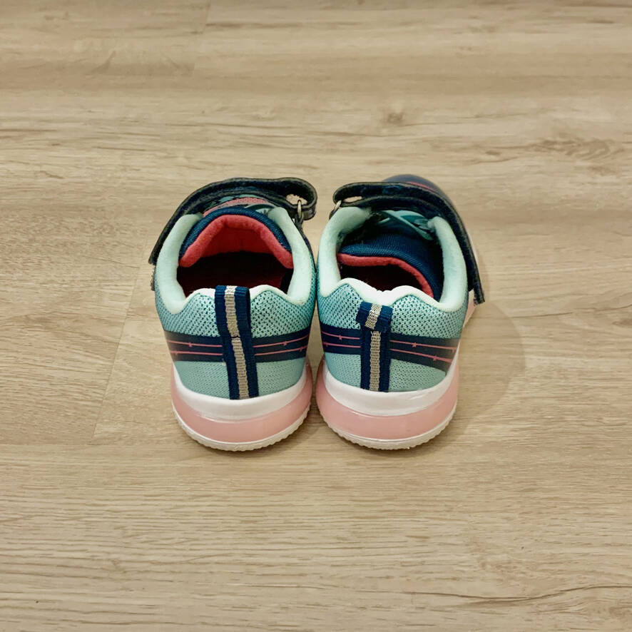 Новые кроссовки для девочки, 25 размер в Санкт-Петербурге фото 5 Личные вещи Санкт-Петербург