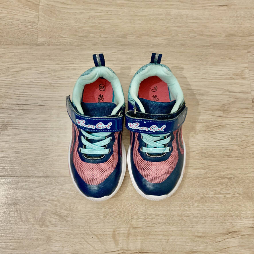 Новые кроссовки для девочки, 25 размер в Санкт-Петербурге фото 2 Личные вещи Санкт-Петербург