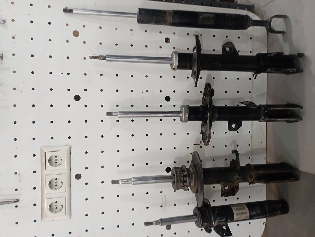 Амортизаторы Б/У на разные авто audi BMW KIA toyota